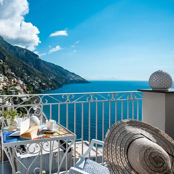 hotel_reginella_positano_rooms_deluxe_sea_view_05q.webp