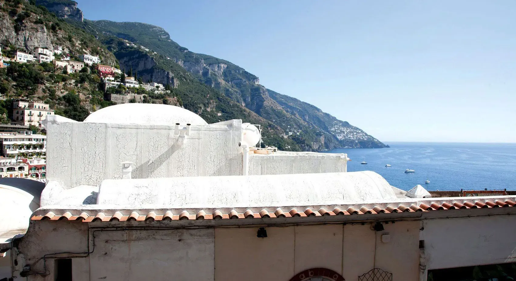 hotel_reginella_positano_rooms_standard_partial_view_06.webp