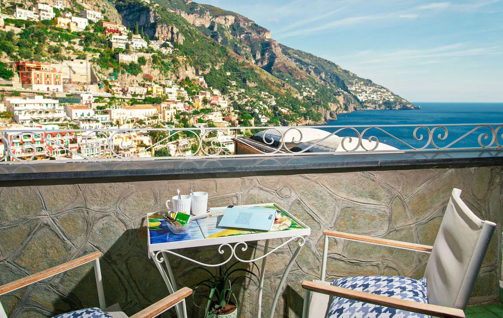 hotel_reginella_positano_rooms_classic_sea_view_05.webp