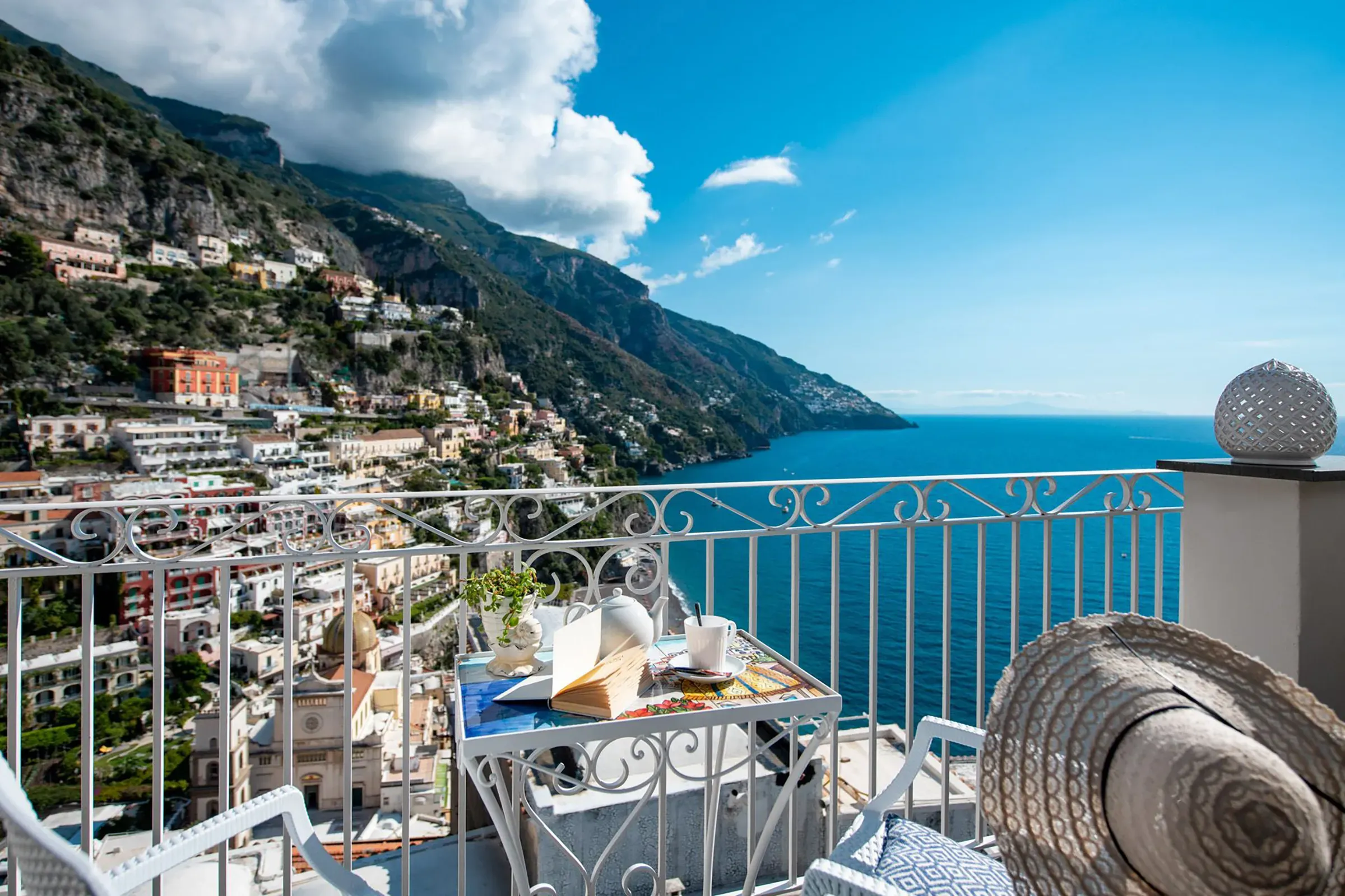 hotel_reginella_positano_rooms_deluxe_sea_view_05.webp