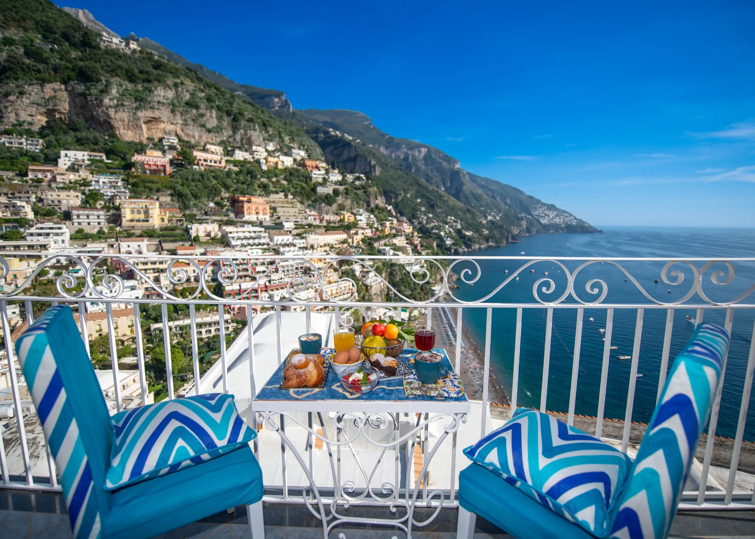 hotel_reginella_positano_breakfast_06_upscaled.webp